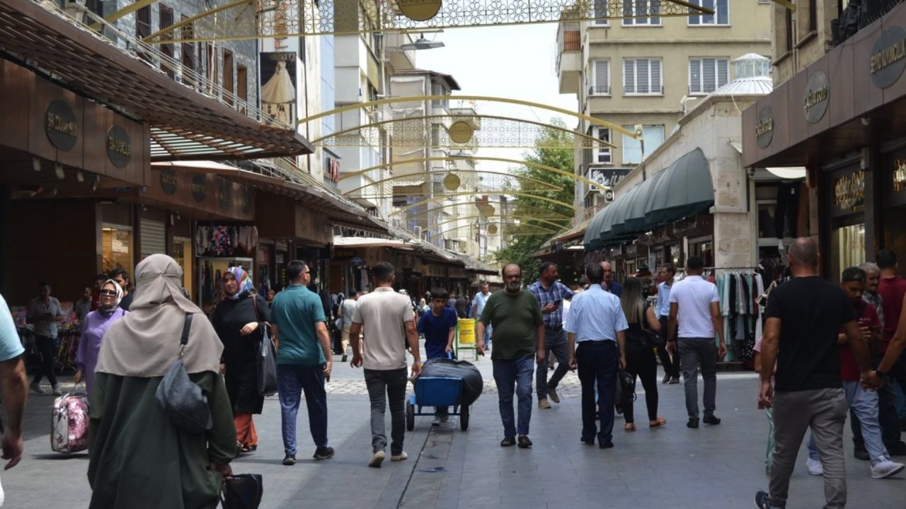 Gaziantep'te Yaşam Maliyetleri Çığ Gibi Büyüyor: 'Memurlar Şehirden Göç Etmeyi Düşünüyor!'