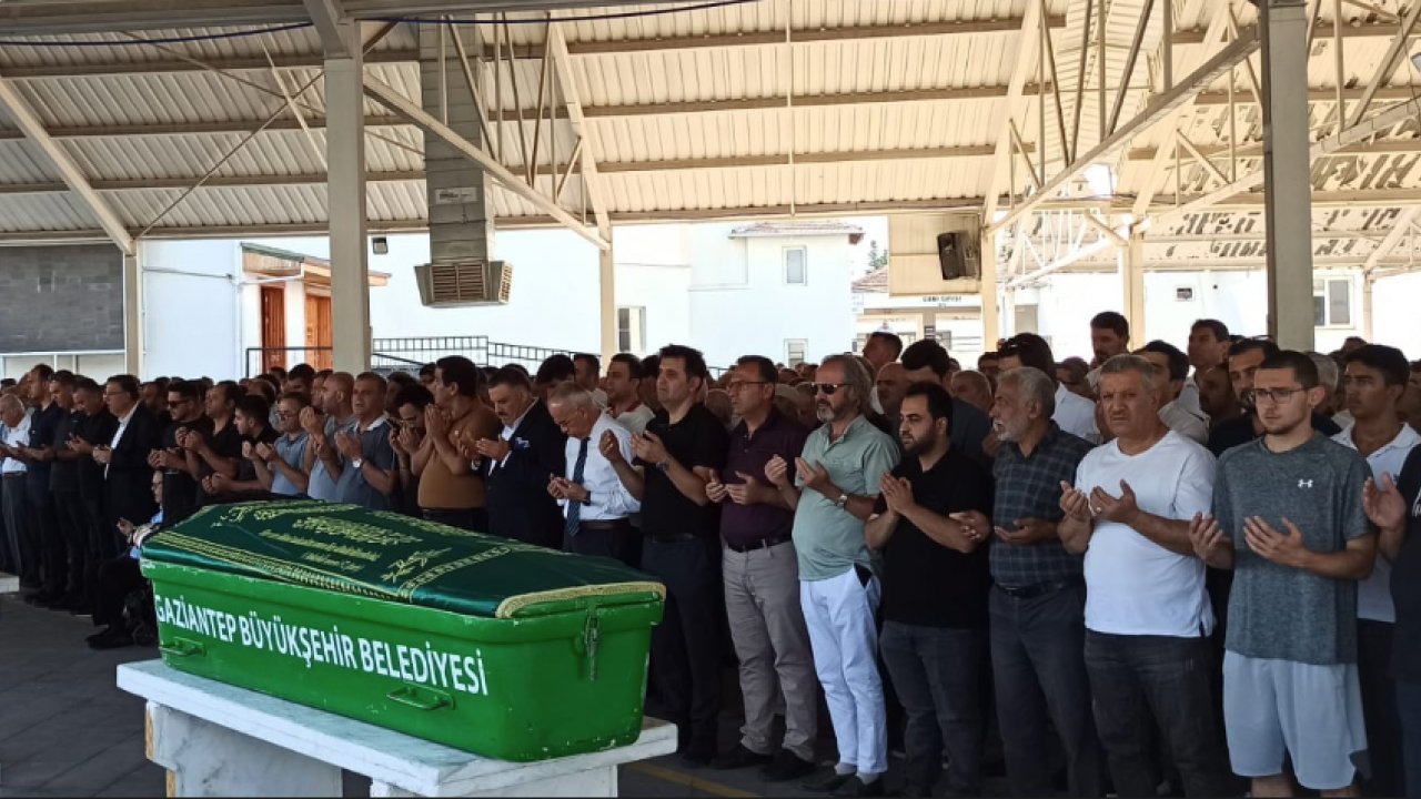Gaziantep'in Ünlü Profesörü'nün Baba Acısı! Hayati Deniz'in babası gözyaşlarıyla toprağa verildi