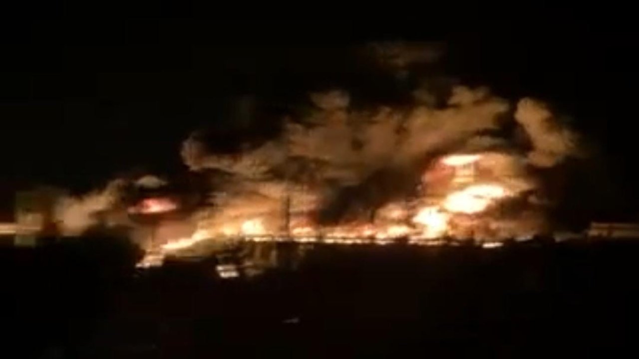 Şanlıurfa - Gaziantep otoyolun’da akaryakıt yüklü tankerler çarpıştı: 1 ölü