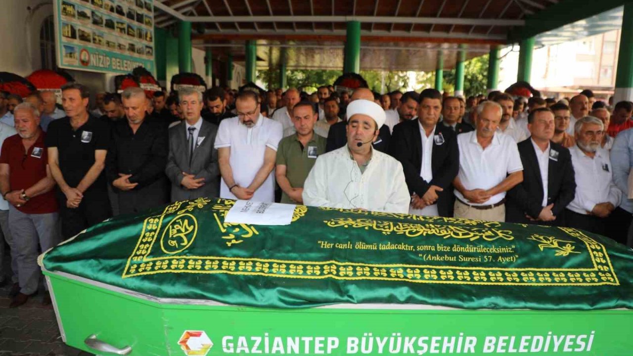 Gaziantep'te CHP'nin Sevilen İsmi Mehmet Bozfırat, son yolculuğuna uğurlandı