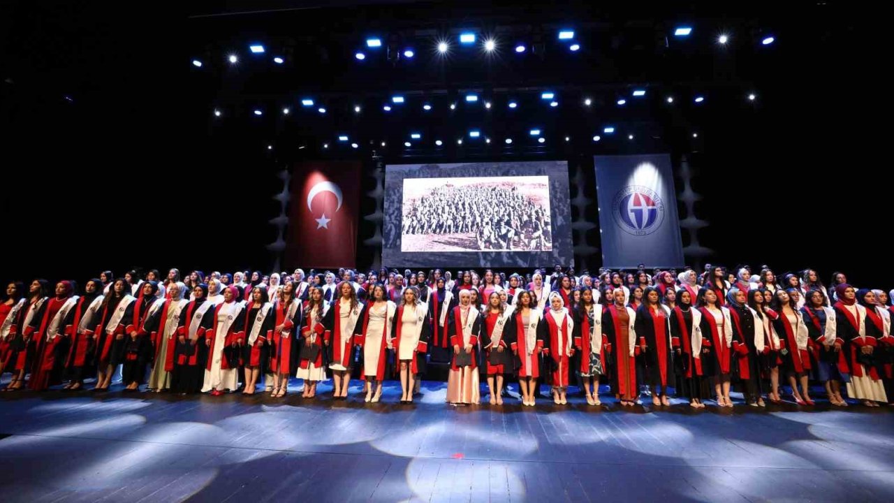 Gaziantep Üniversitesi'nde (GAÜN) Sağlık Bilimleri Fakültesi mezuniyet töreni düzenlendi