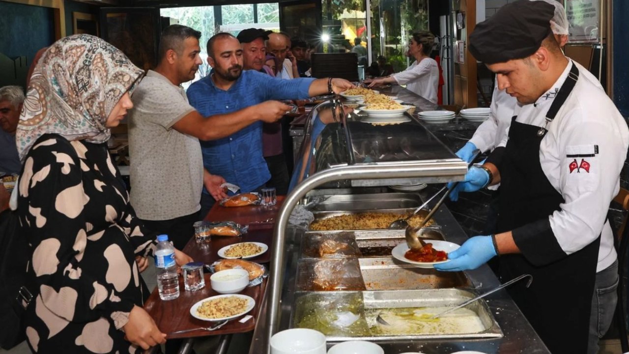 Gaziantep'te Duyan Akın Ediyor! 3 Çeşit Yemek 40 Lira