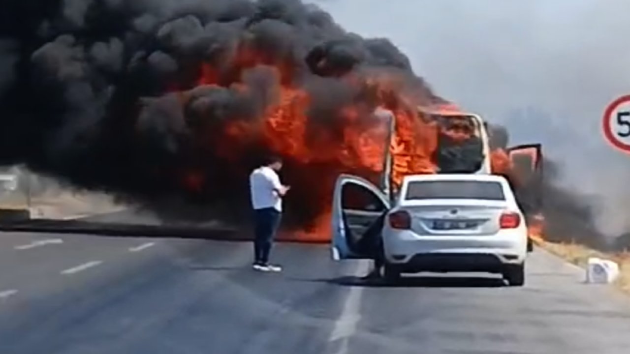 Gaziantep Otoyolu'nda DEHŞET ANLARI! Yolcu minibüsü otobanda yandı