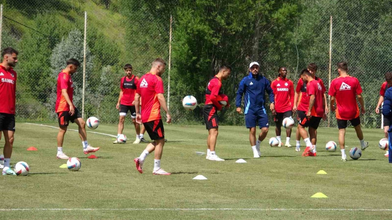 Gaziantep FK, günde çift antrenmanla yeni sezona hazırlanıyor