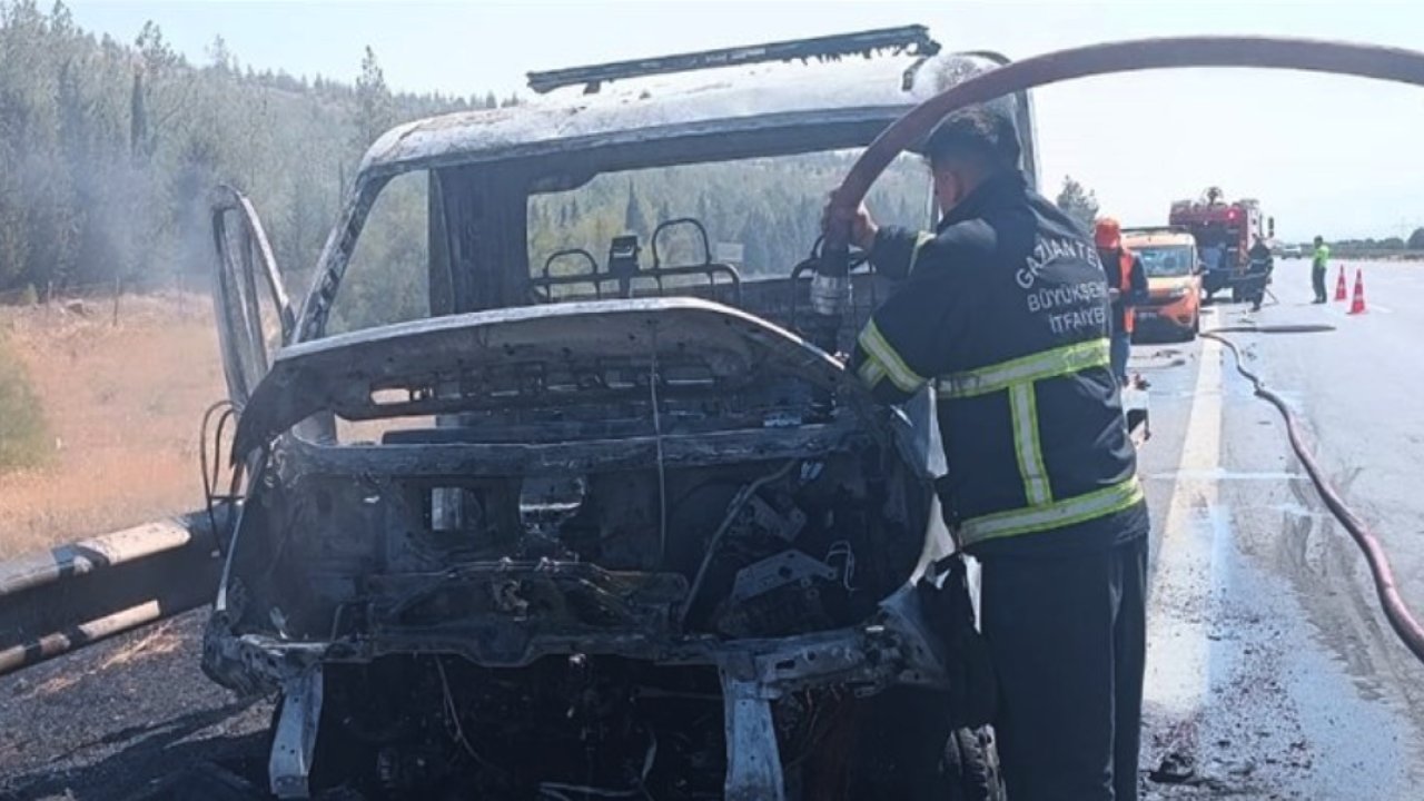 Gaziantep'te araç yüklü çekicide yangın çıktı