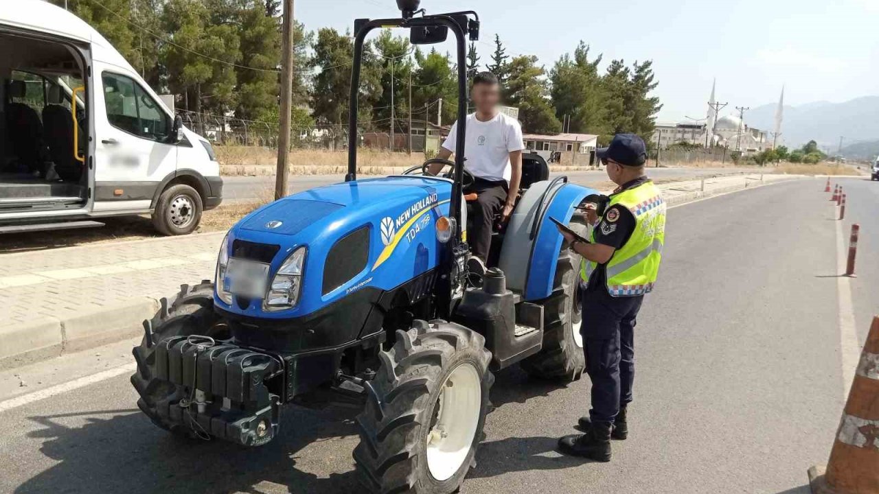 Gaziantep'te Traktör sürücülerine Jandarmadan özel denetim