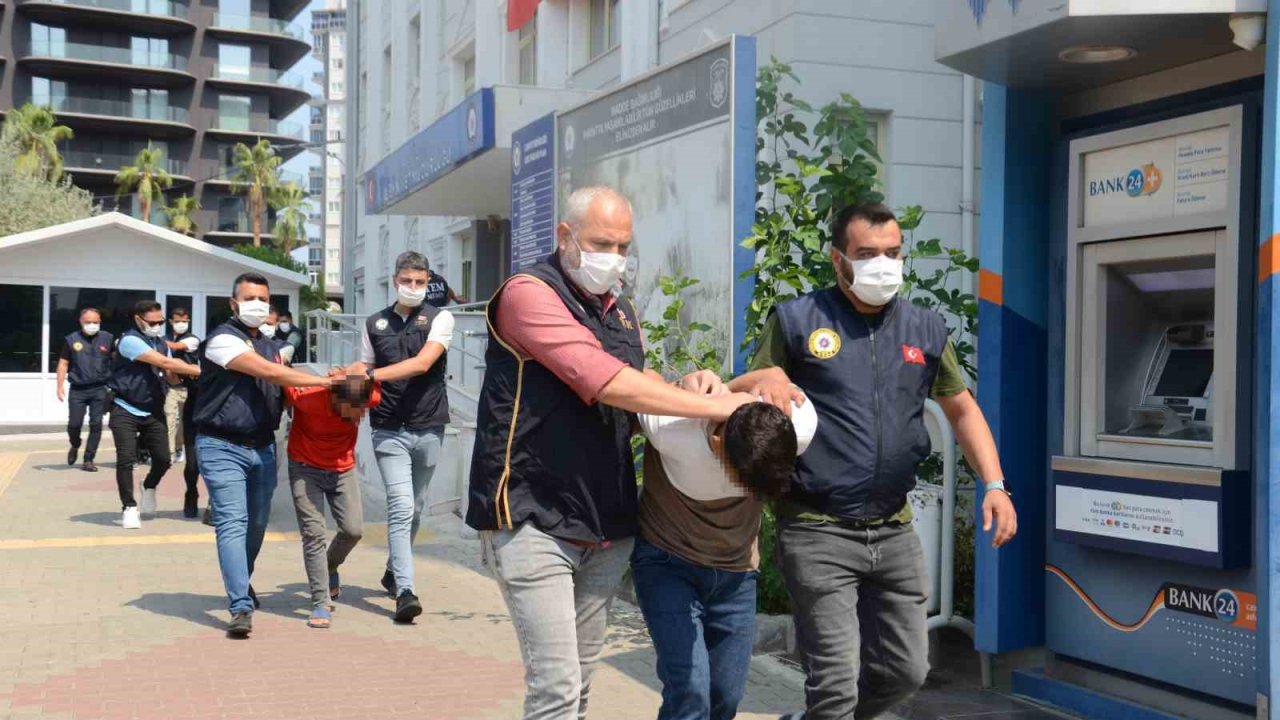 Gaziantep'ten Mersin'e Gidip 'Öcalan' Sloganıyla Halay Çekmişlerdi! 9 kişi adliyeye sevk edildi.