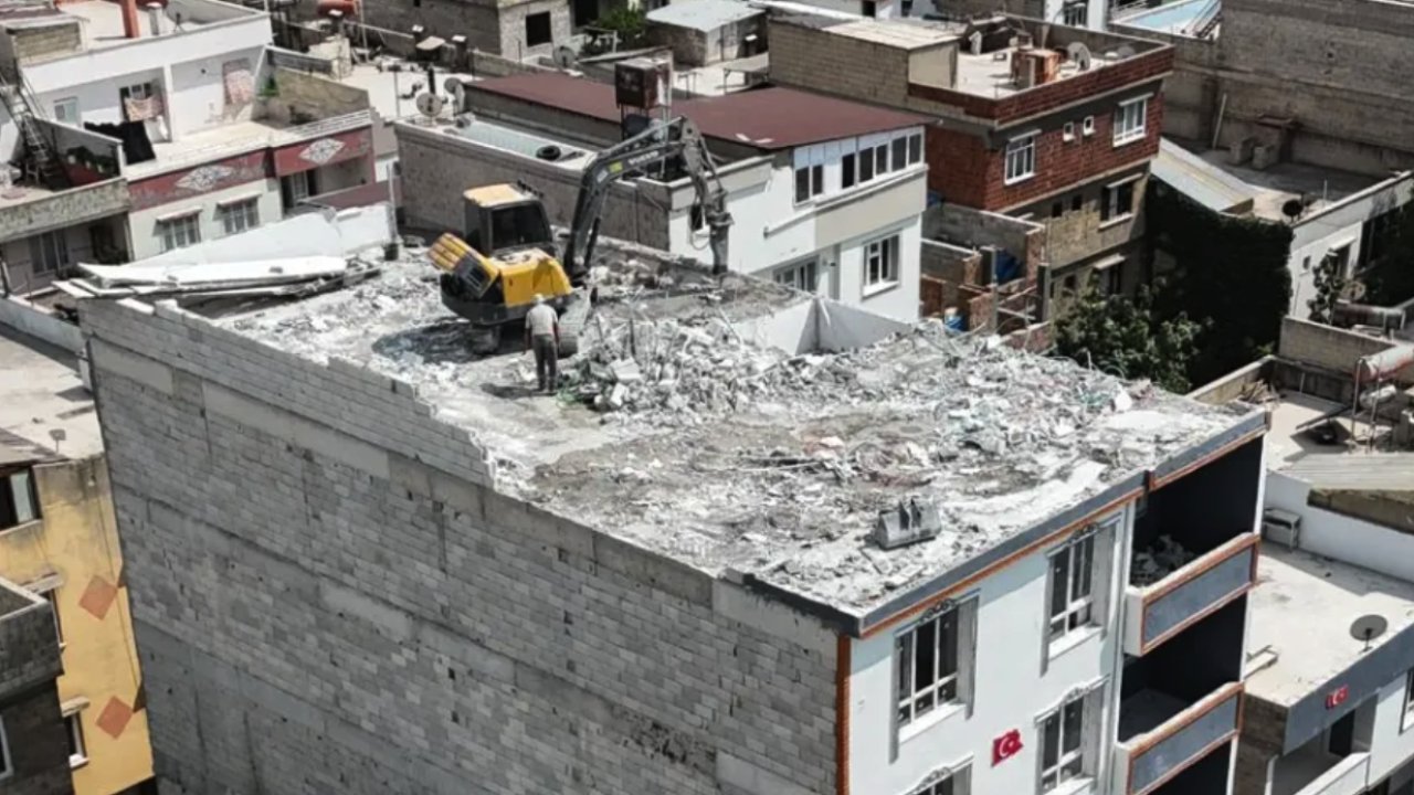 Gaziantep Şahinbey'de 8 Katlı Bina Yıkılıyor!