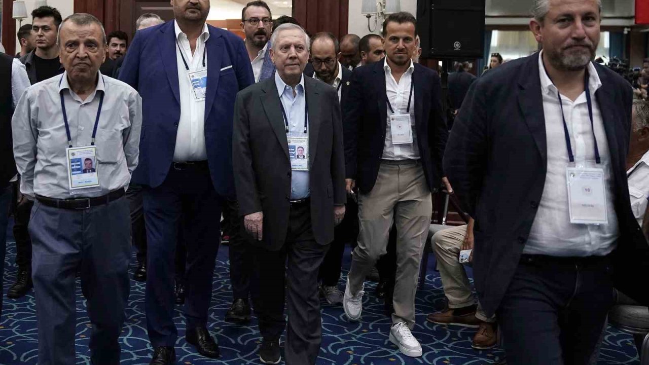 Fenerbahçe Yüksek Divan Kurulu Toplantısında Yıllar Sonra İlk! Aziz Yıldırım Toplantıda