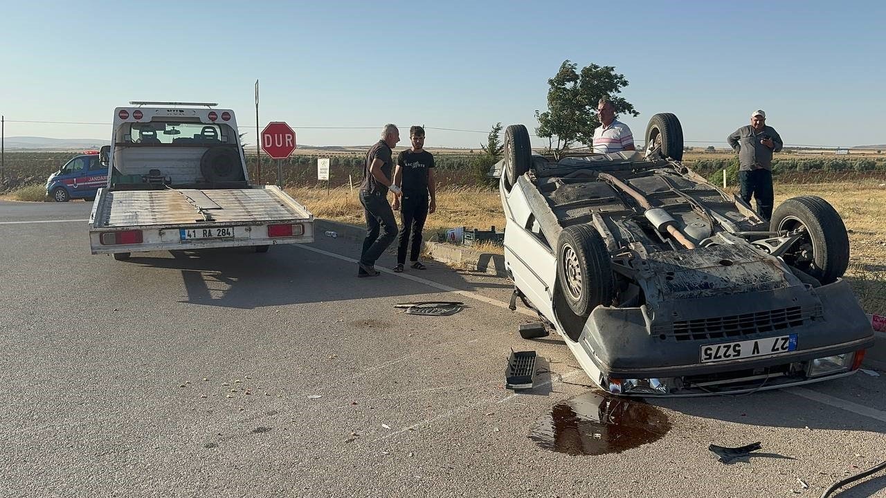 GAZİANTEP BU KAZAYI KONUŞUYOR! Kilis-Gaziantep karayolunda iki araç çarpıştı: 2 yaralı