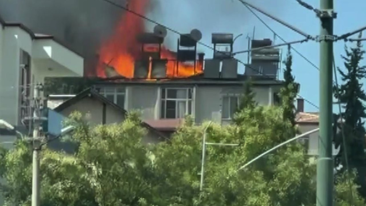 Gaziantep Güvenevler Mahallesi'nde Korkutan Çatı Yangını