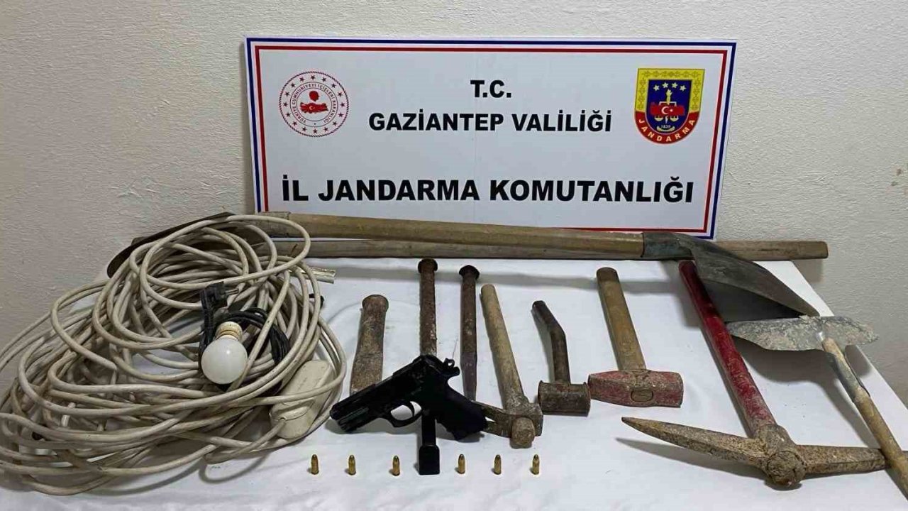 Gaziantep’te kaçak kazı yapan 4 şüpheli yakalandı