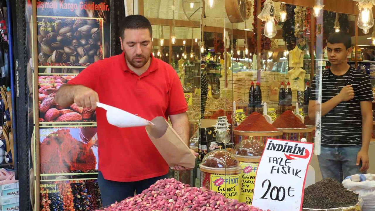 Gaziantep'te ’ben fıstıklar’ tezgahlardaki yerini aldı... Kilosu 200 TL