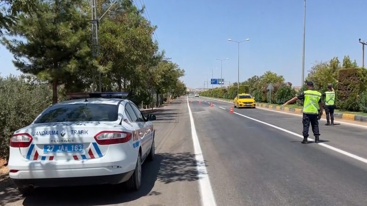 Gaziantep'te Jandarmadan ticari taksilerde emniyet kemeri denetimi