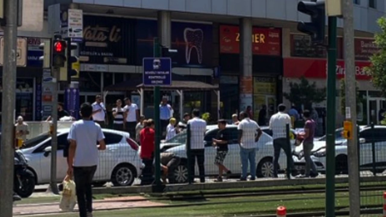 Gaziantep'te zinzirleme trafik kazası! 4 araç birbirine girdi.