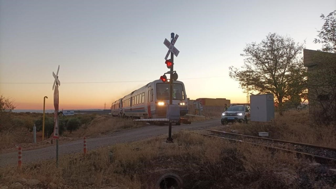 Gaziantep'te Jandarmadan hemzemin geçitte trafik denetimi