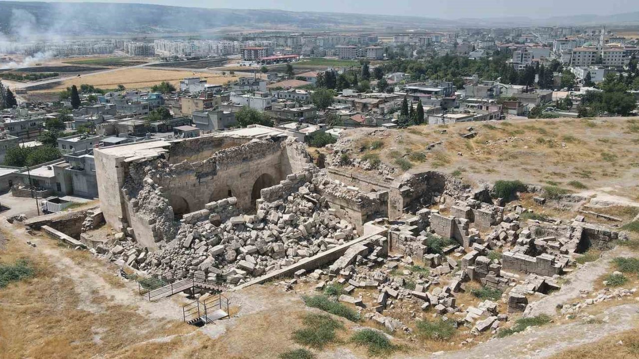 Araban tarihi İç Kale Cami onarılmayı bekliyor