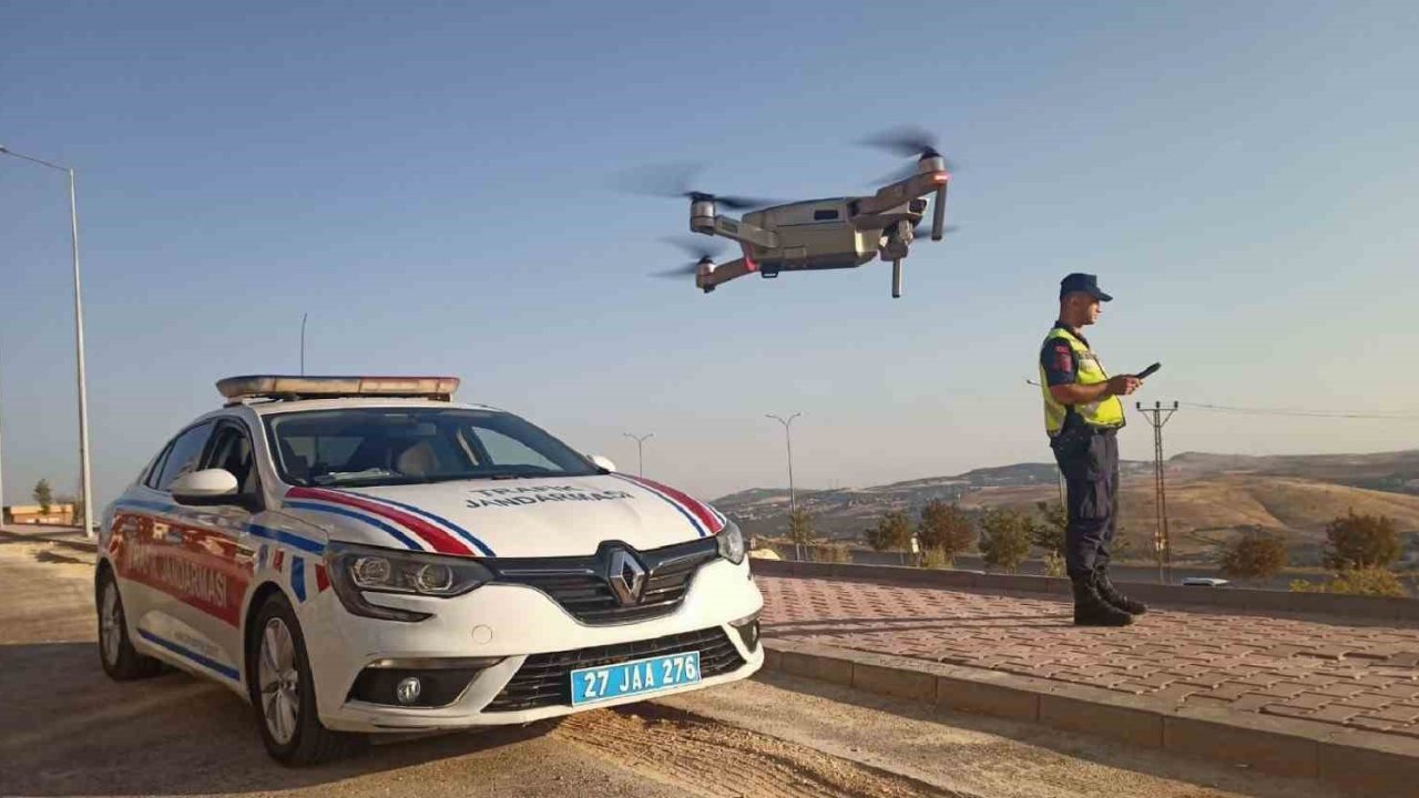 Gaziantep’te jandarmadan drone destekli trafik denetimi