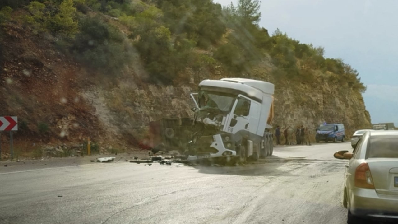 GAZİANTEP'TE YİNE AYNI YOL YİNE KAZA! 2 kişi yaralandı