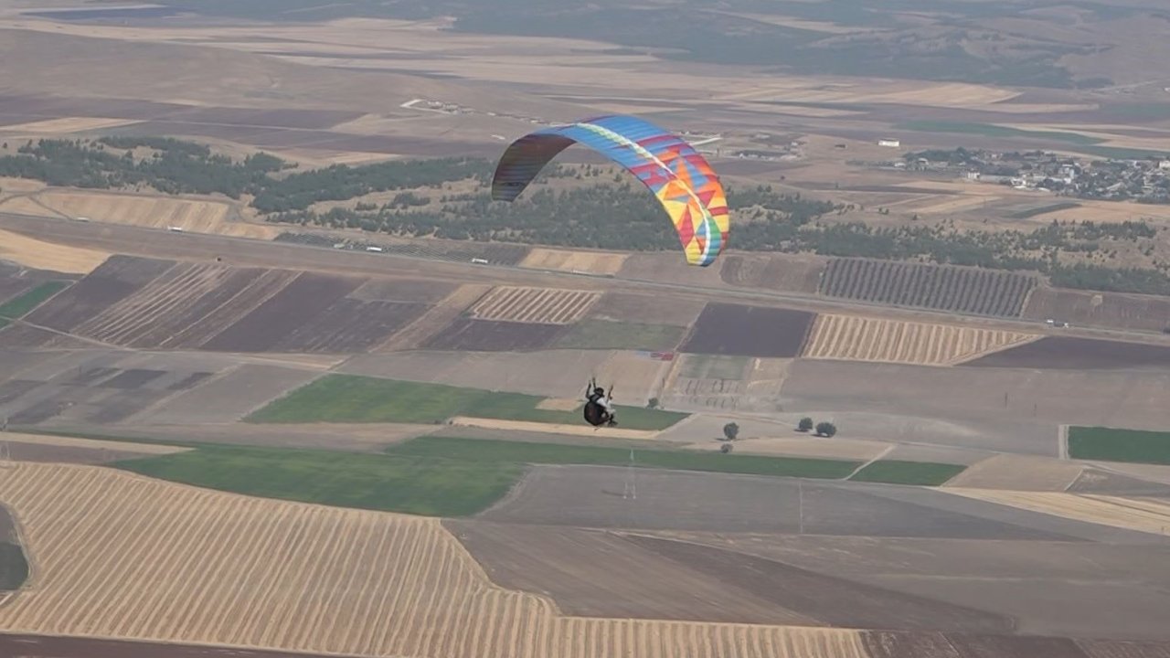 Gaziantep'te yamaç paraşütü festivalinde adrenalin dolu anlar yaşandı