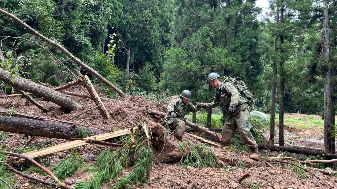 Japonya’daki sel ve toprak kaymalarında can kaybı 6’ya yükseldi