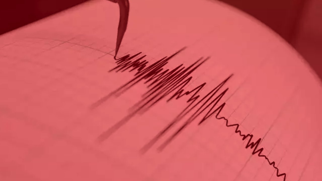 Deprem! Bitlis'te korkutan deprem! Evlerde Çatlaklar Oluştu!