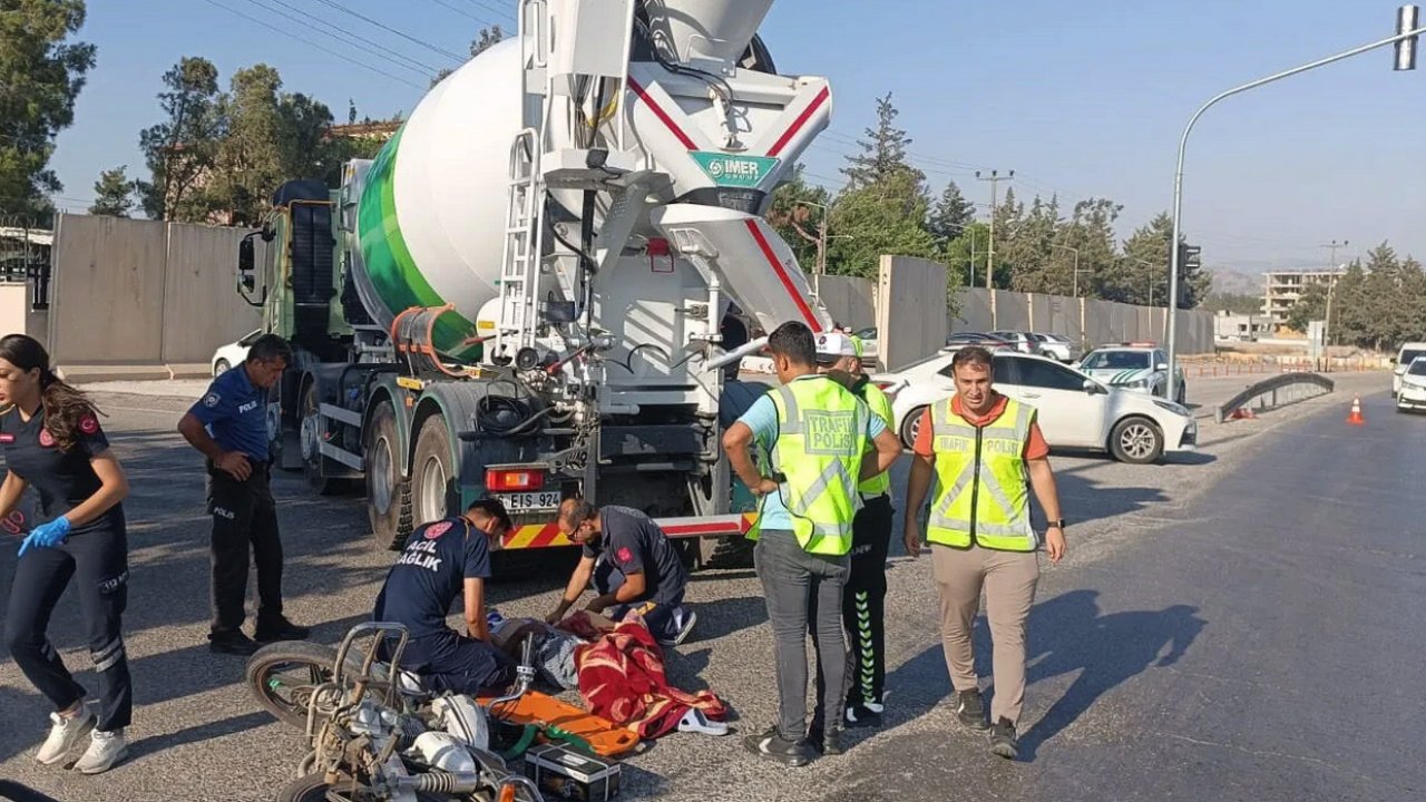 Gaziantep'te beton mikseriyle çarpışan kamyonetin sürücüsü yaralandı