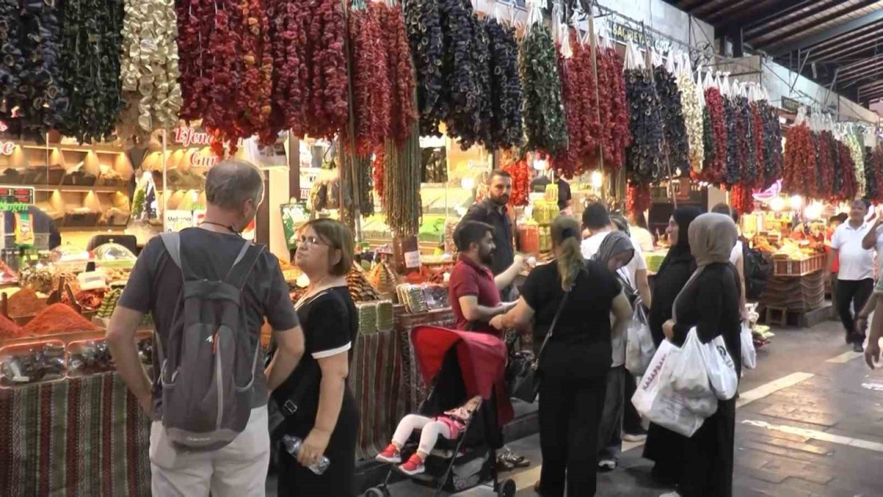 Gaziantep’te kışlık lezzetler tezgahlardaki yerini aldı