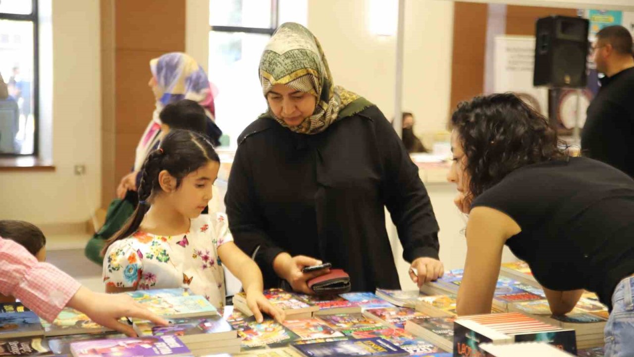 Şahinbey Belediyesi’nin 8’inci Kitap Fuarı kapılarını açtı