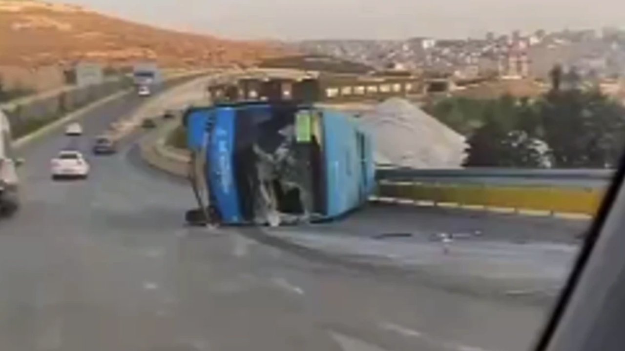 Gaziantep’te özel halk otobüsü devrildi!