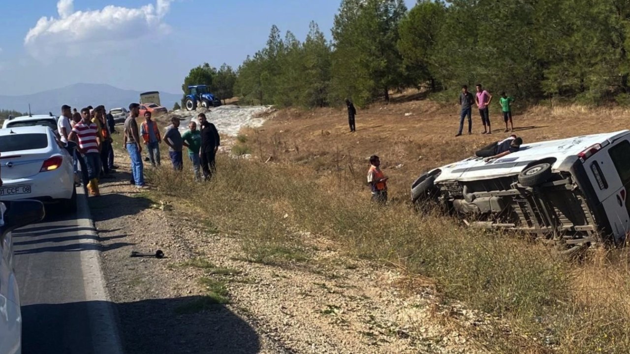 Gaziantep’te otomobille minibüsün çarpıştığı kazada 2 kişi yaralandı