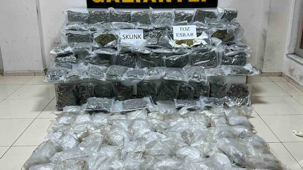 Gaziantep’te 86 kilo 650 gram skunk ve 37 kilo 200 gram metamfetamin ele geçirildi