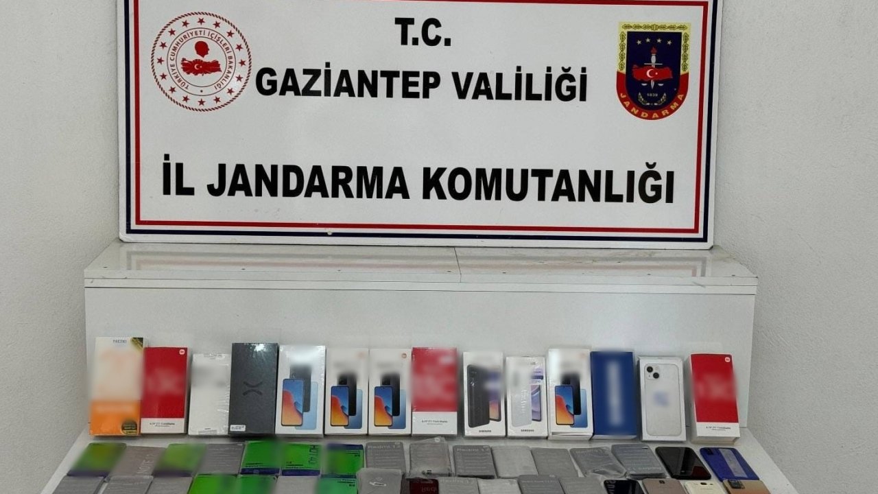 Gaziantep’te 1 milyon TL değerinde kaçak telefon ele geçirildi