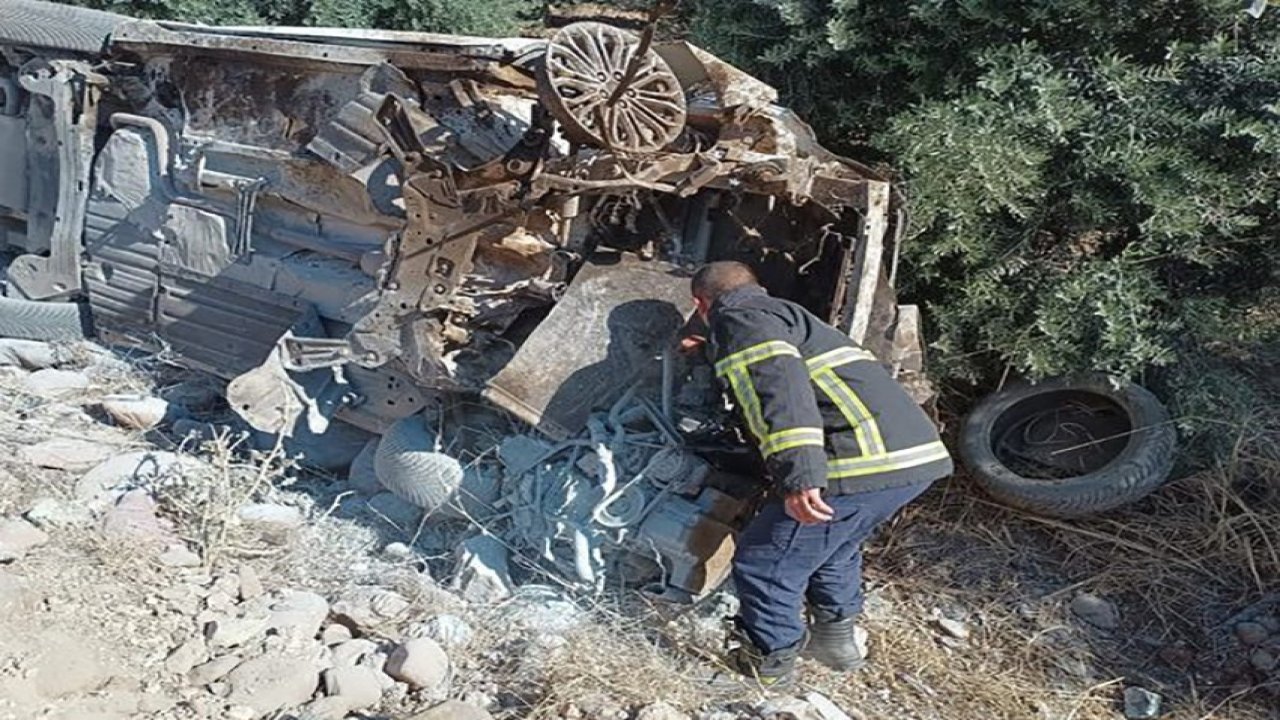 Gaziantep yolunda zeytin bahçesine uçan otomobildeki 5 kişi yaralandı