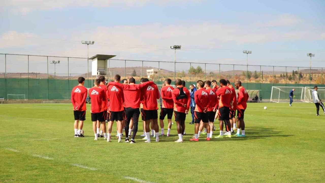 Gaziantep FK’lı Sorescu ve Lungoyi’nin Hedefi Hatayspor'u Yenmek