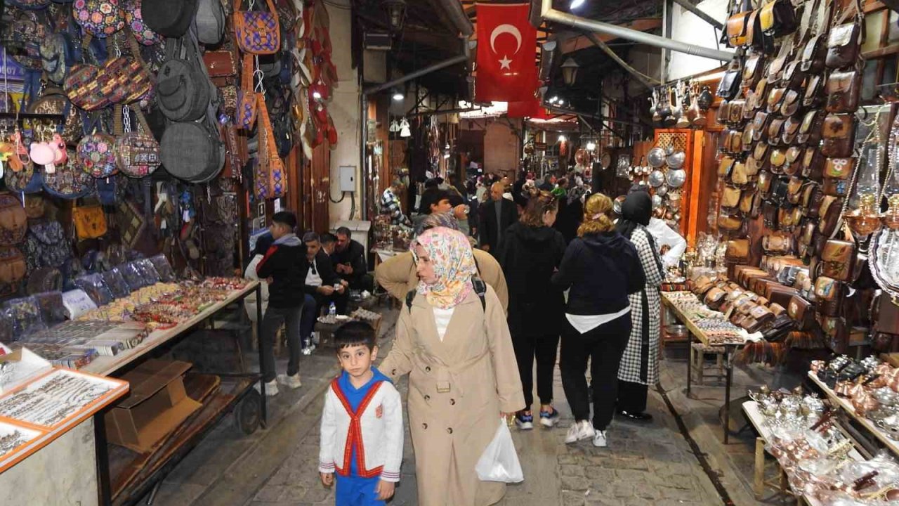 Gaziantep’in tarihi mekanları ara tatilde turist akınına uğradı