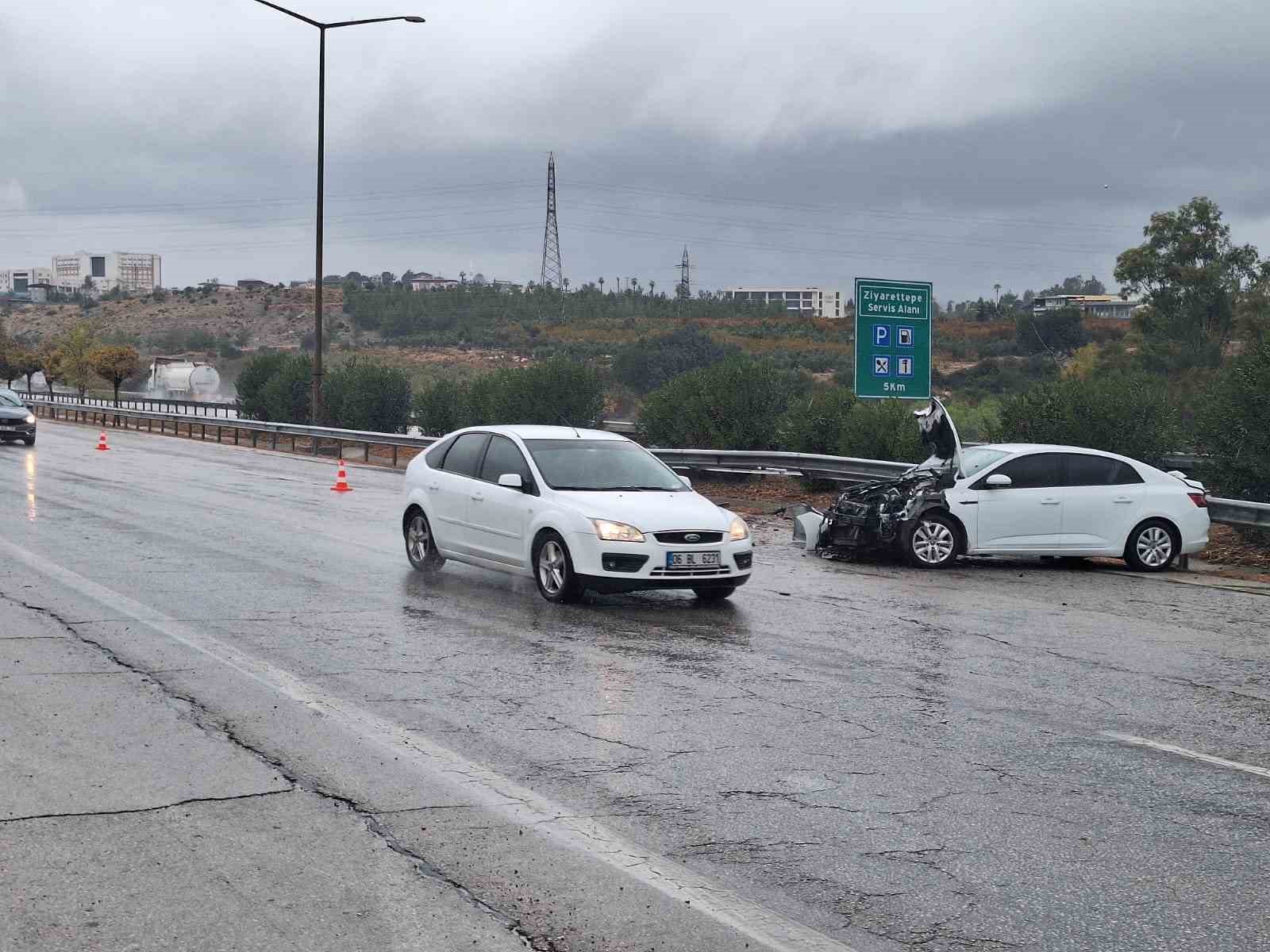 Tarsus-Adana-Gaziantep otoyolu'nda trafik kazası: 4 yaralı