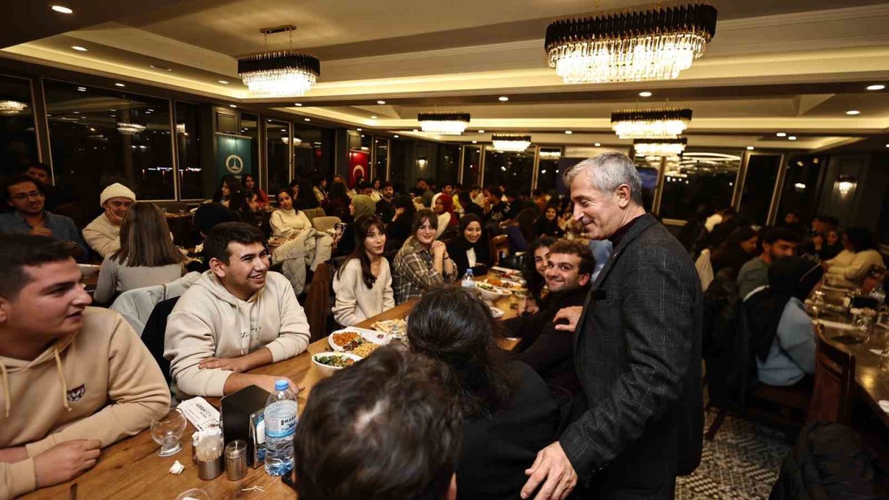 Tahmazoğlu, Gaziantepli üniversite öğrencileri ile bir araya geldi