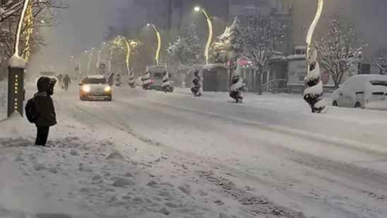 Van’da 3 ilçede okullar bir gün tatil