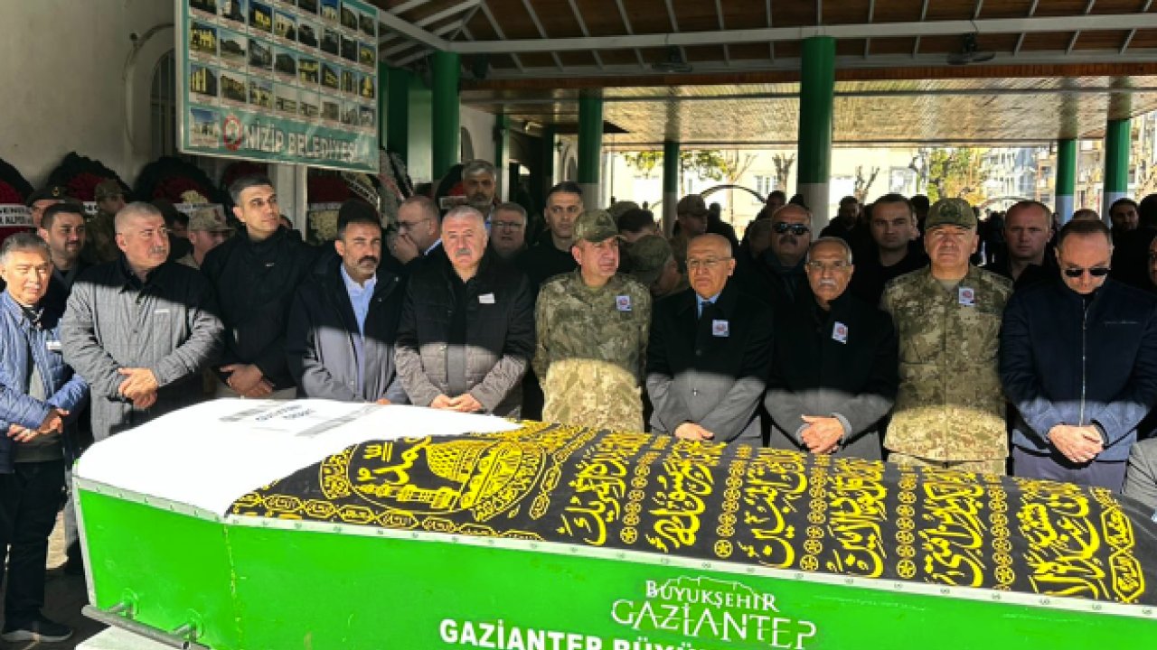 Gaziantepli Orgeneral İrfan Özsert annesini ebediyete uğurladı