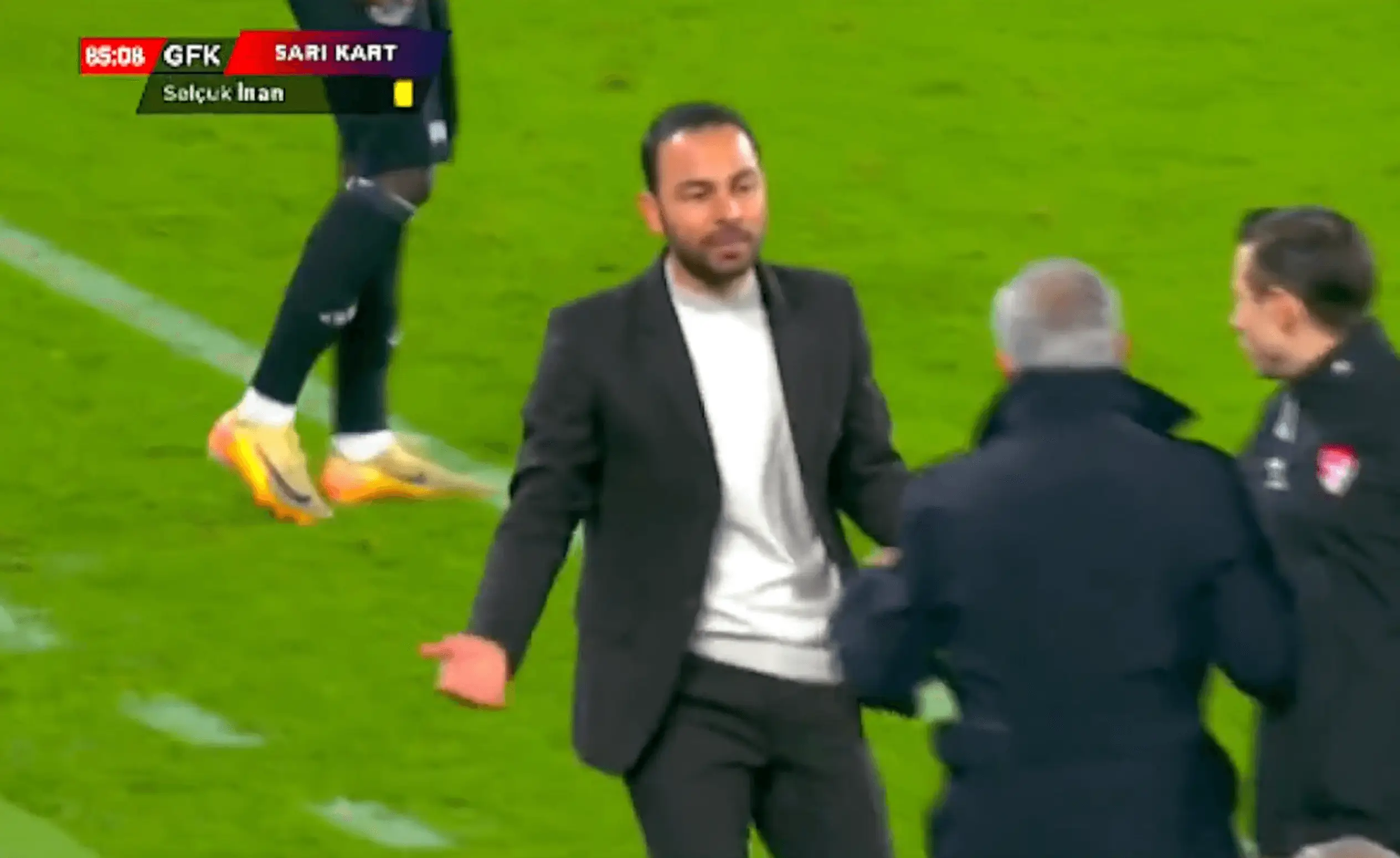 Selçuk İnan Jose Mourinho'ya tepki gösterdi! Mourinho ise bu hareketi yaptı