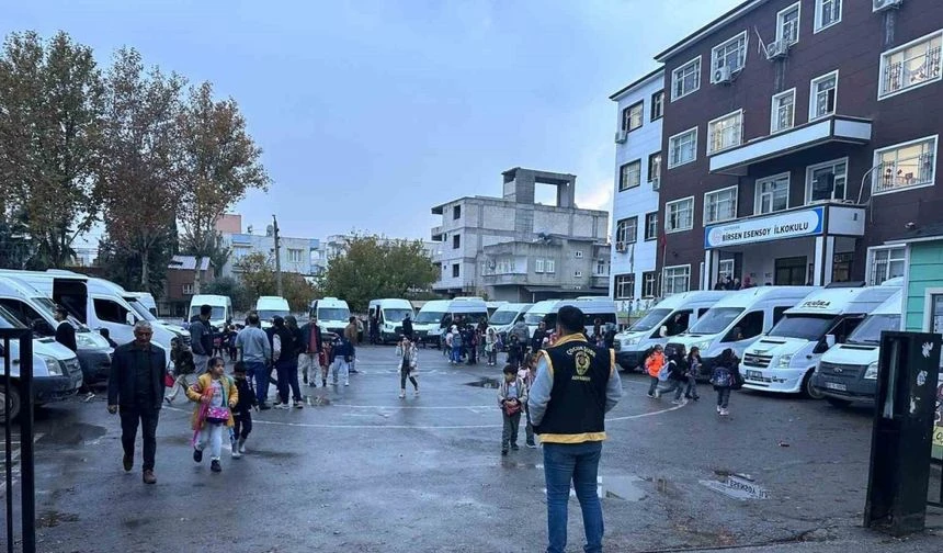 Engelli ve Suriyeli öğrenciler Gaziantep’te tehlikeli servislerle taşınıyor