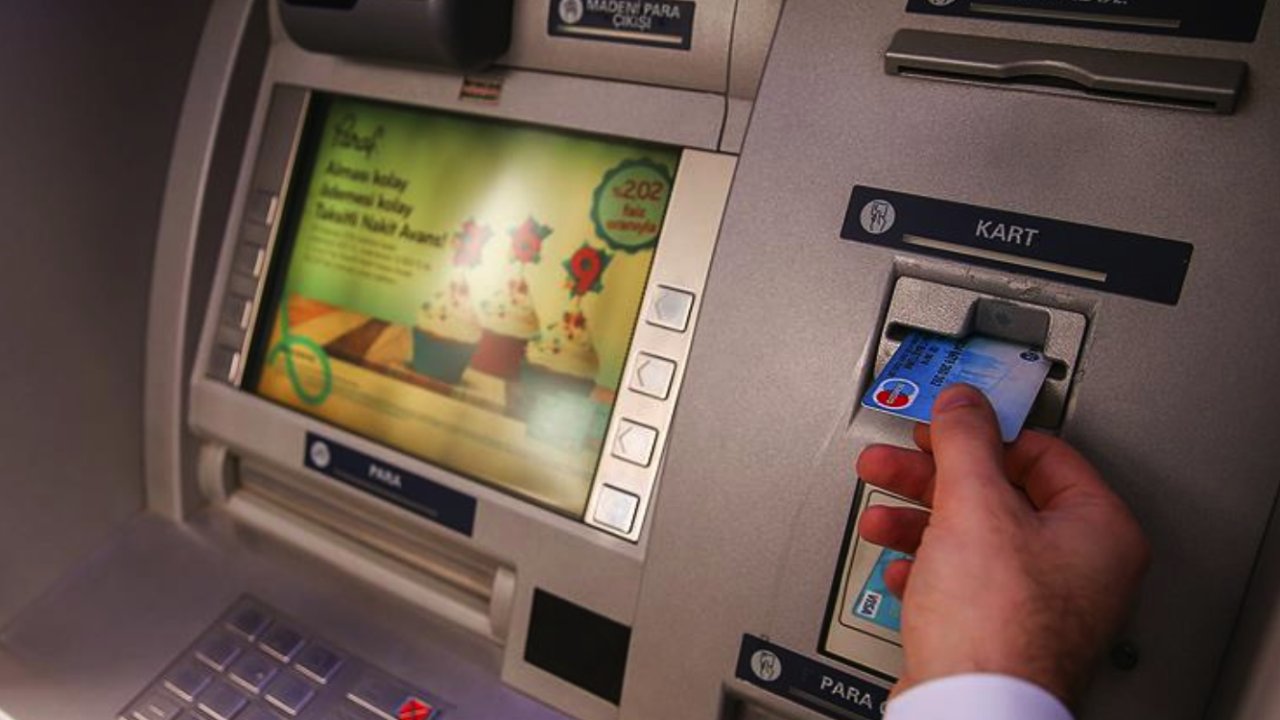 ATM'den Para Çekerken Bu Üç Kritik Adımı İhmal Etmeyin!