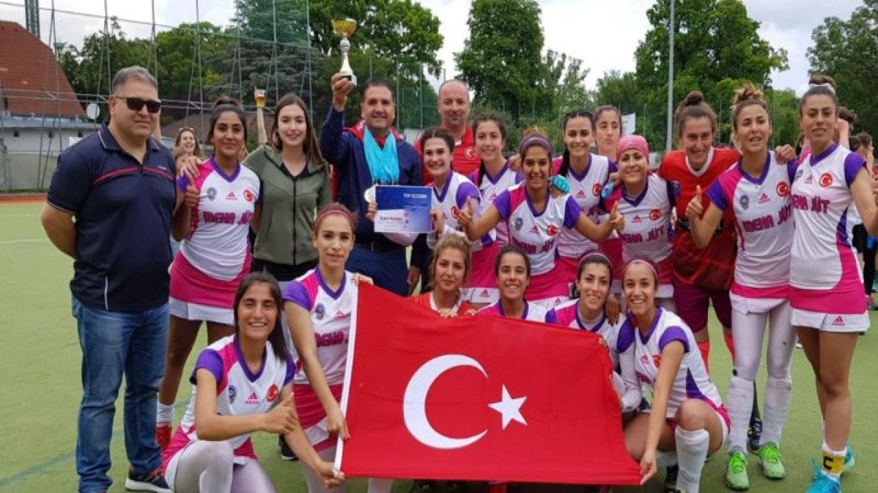 Hokeyin Sultanları Şampiyonluğa Koşuyor