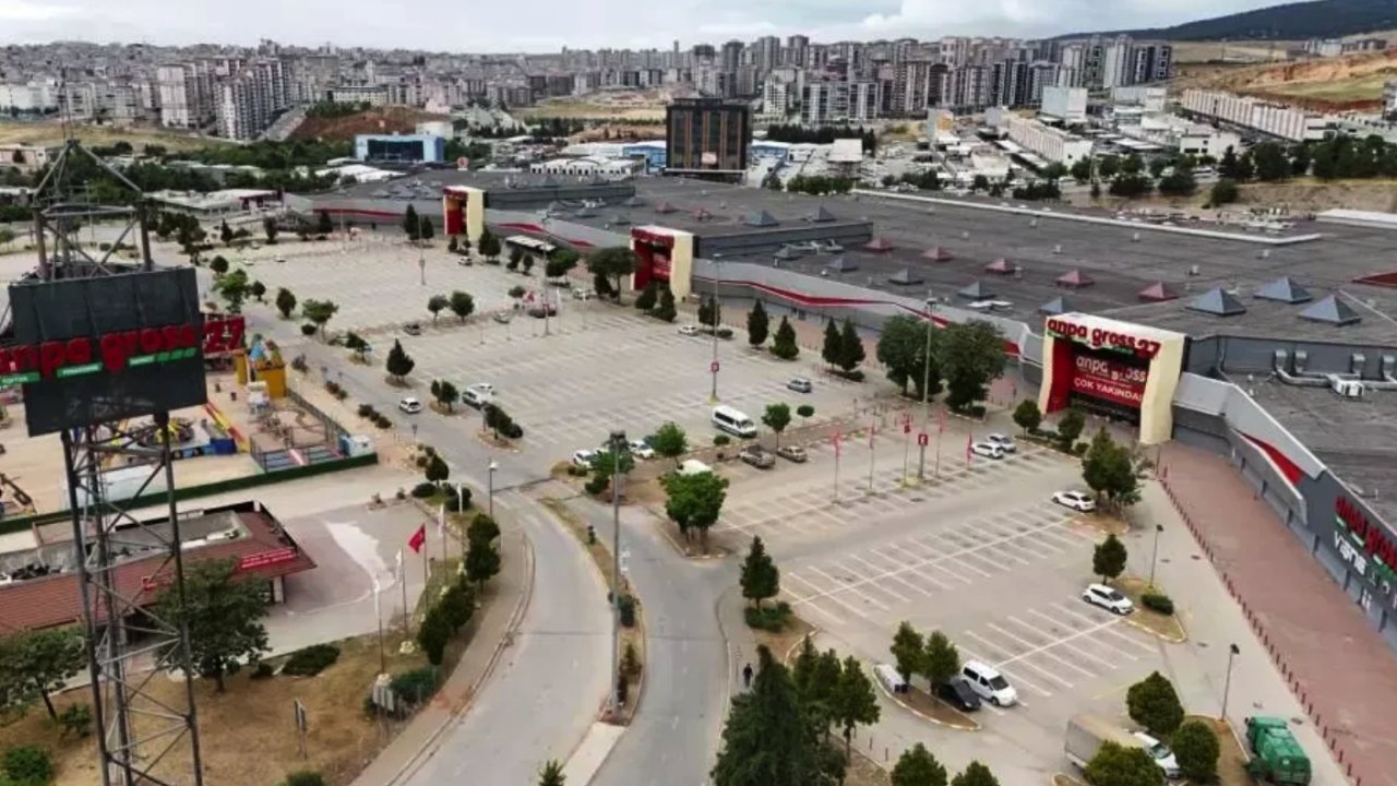 Gaziantep'te Anpa Gross Alışveriş Merkezi Önünde Kavga: 4 Yaralı