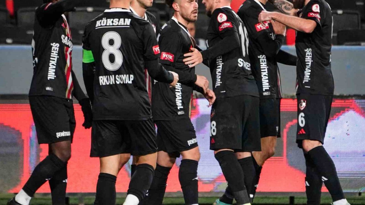 Gaziantep FK kupada dolu dizgin 4-0