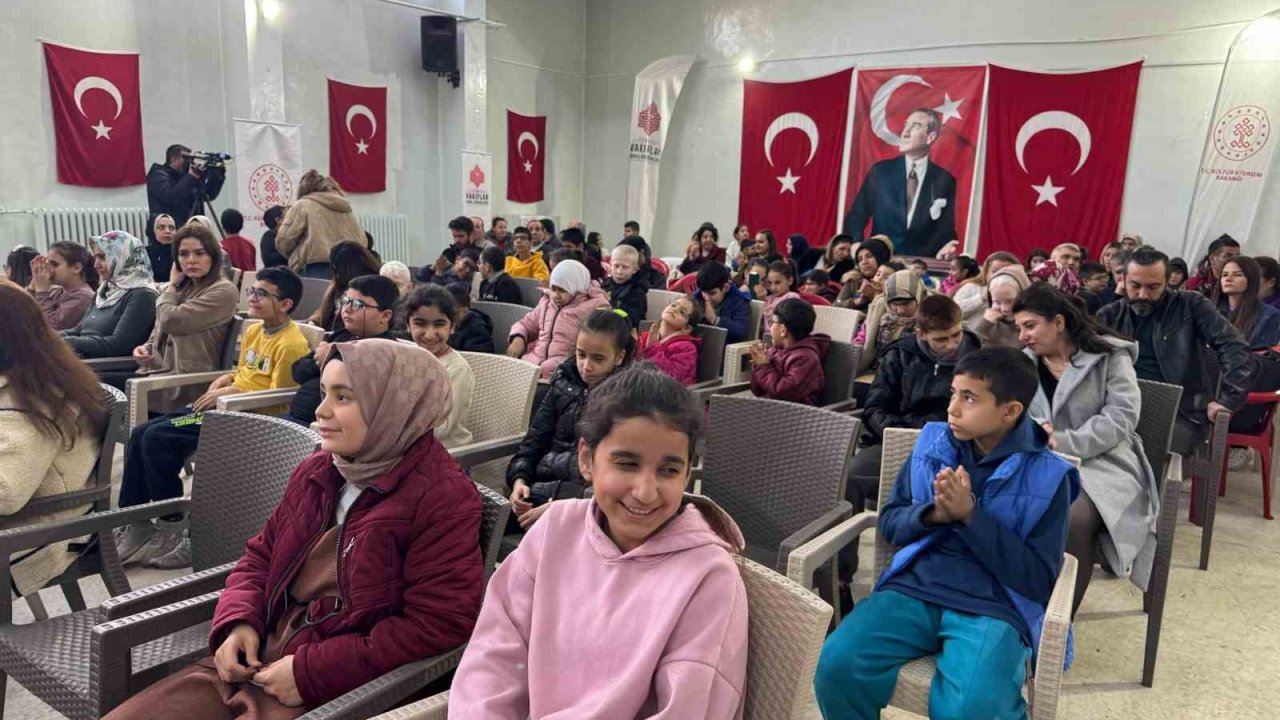 Gaziantep’te görme engelli öğrencilere kulaklık jesti