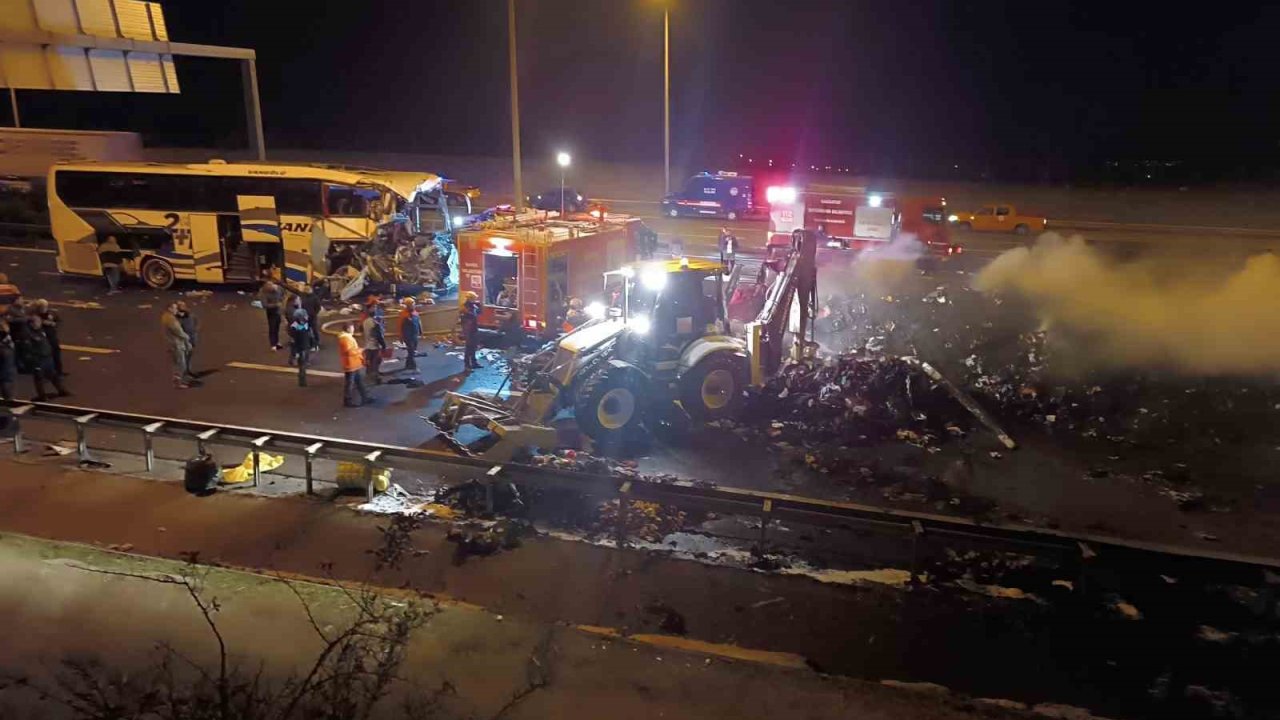 Gaziantep otobanında yolcu otobüsünün karıştığı zincirleme kaza: 1 ölü, 19 yaralı