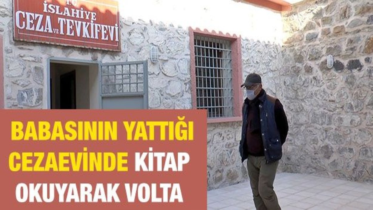 Babasının yattığı cezaevinde kitap okuyarak volta attı