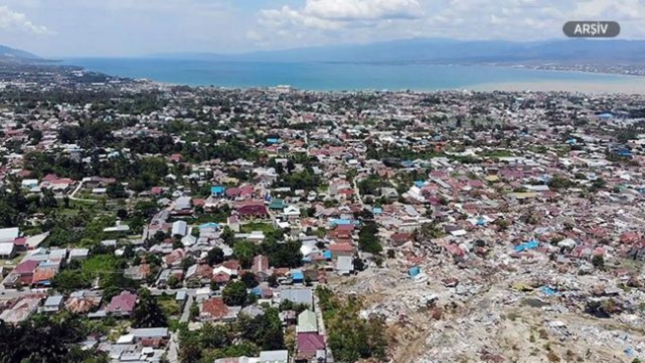 Endonezya'da 6,8 büyüklüğünde deprem